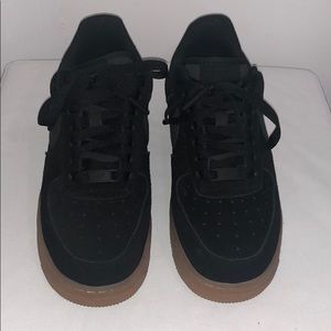 black NIKE air force 1